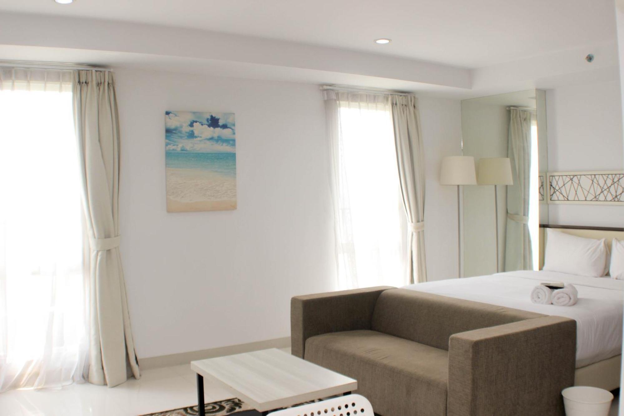 Comfort And Minimalist At Azalea By Travelio Apartemen *